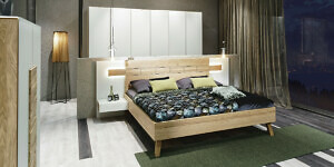 Bett aus massivem Naturholz
