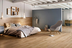 Schlafzimmer mit Keramikfliesen in Holzoptik